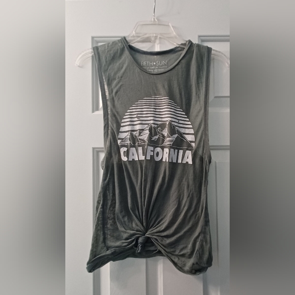 Fifth Sun M Olive Green Sheer Slvls Knotted Front California Graphic Tank Top - Picture 10 of 10
